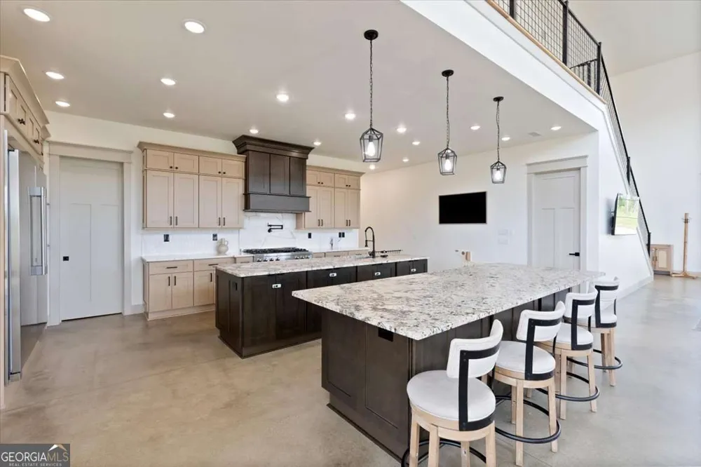 664 Wiggins RD Lyerly, GA 30730
