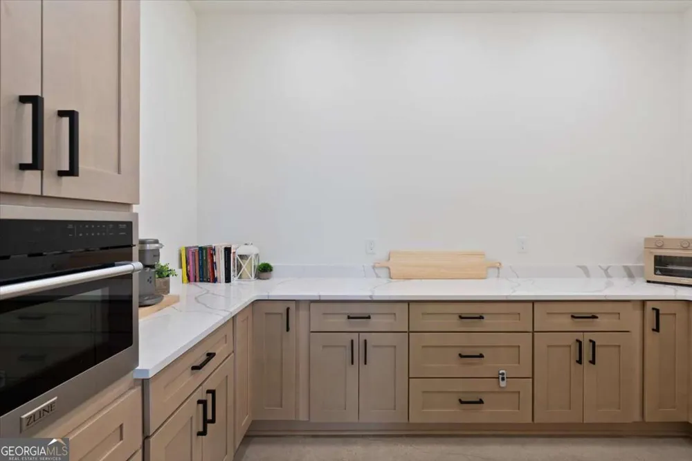664 Wiggins RD Lyerly, GA 30730