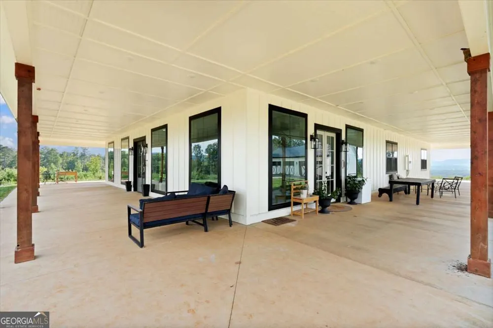 664 Wiggins RD Lyerly, GA 30730