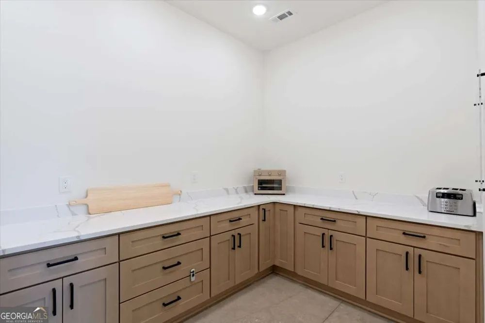 664 Wiggins RD Lyerly, GA 30730