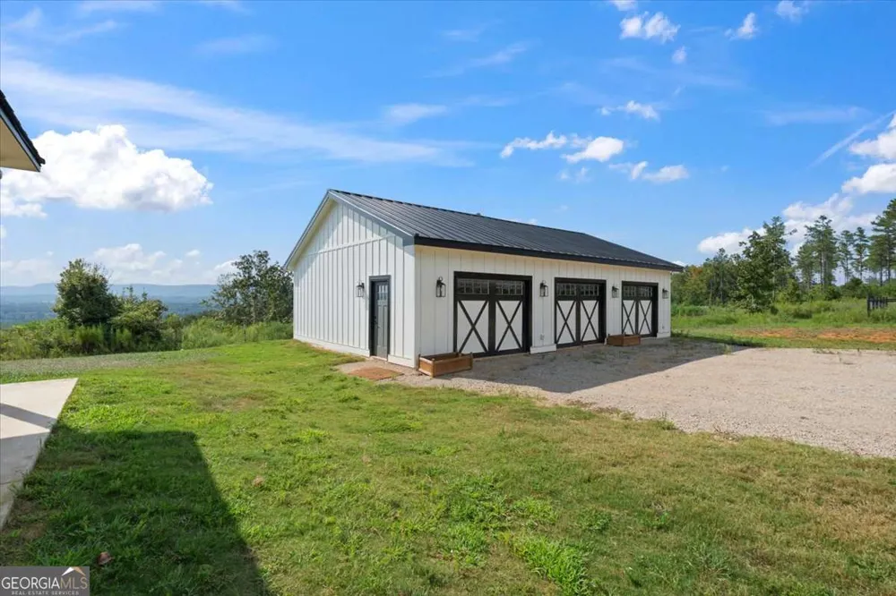 664 Wiggins RD Lyerly, GA 30730