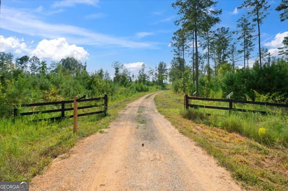 664 Wiggins RD Lyerly, GA 30730