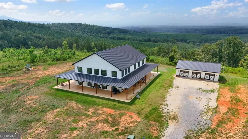 664 Wiggins RD Lyerly, GA 30730