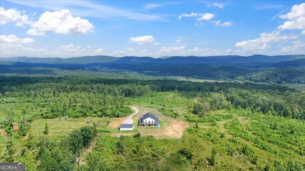 664 Wiggins RD Lyerly, GA 30730