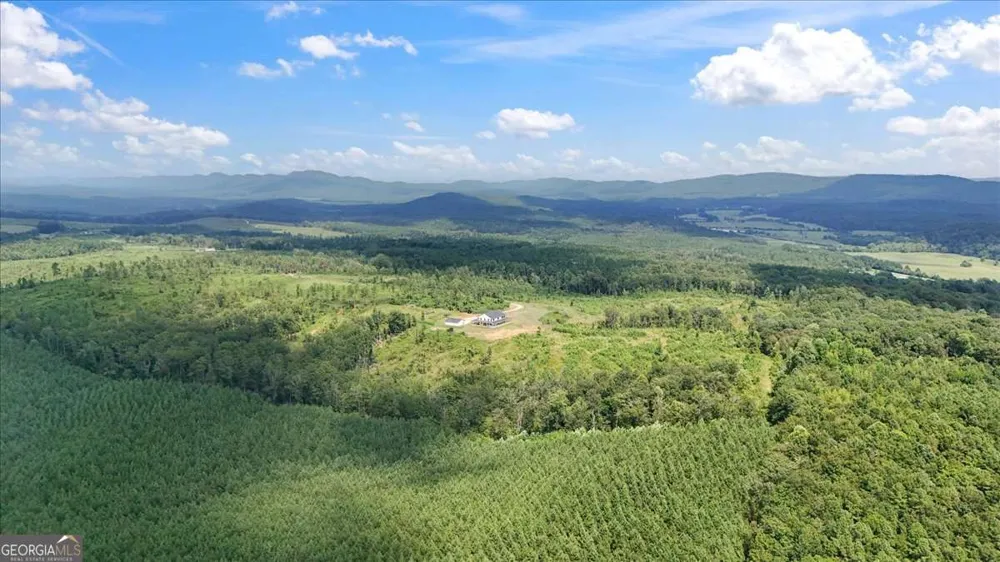 664 Wiggins RD Lyerly, GA 30730