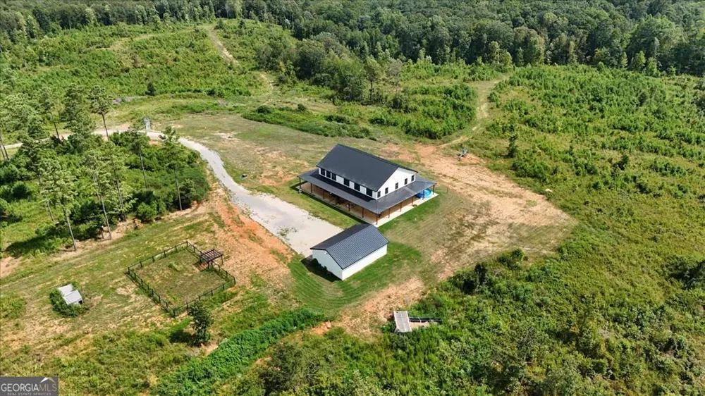 664 Wiggins RD Lyerly, GA 30730