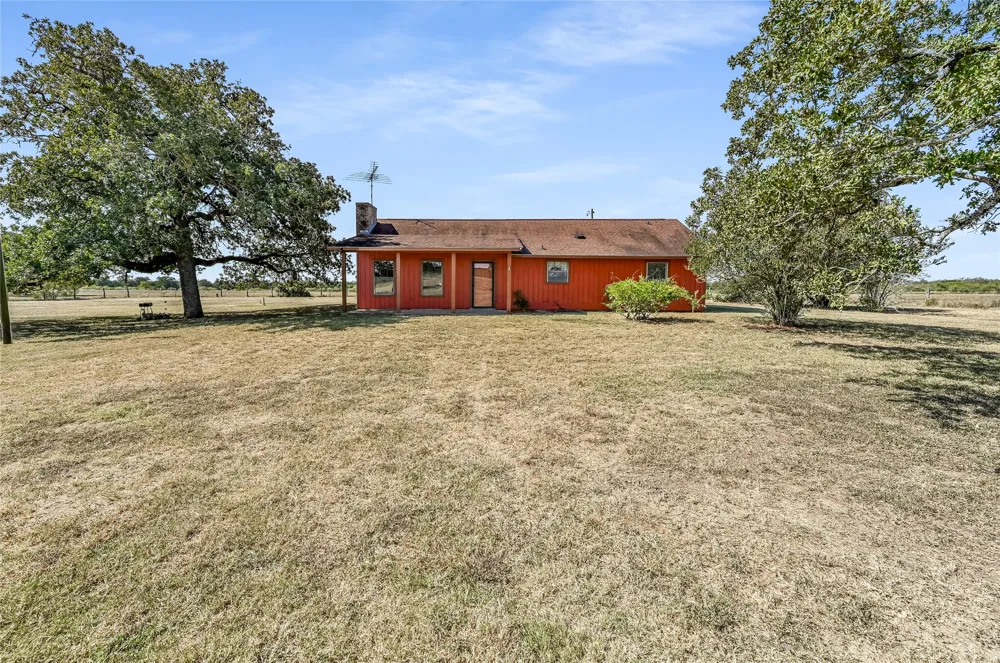5637 Jeddo Road Waelder, TX 78959