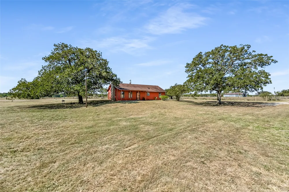 5637 Jeddo Road Waelder, TX 78959