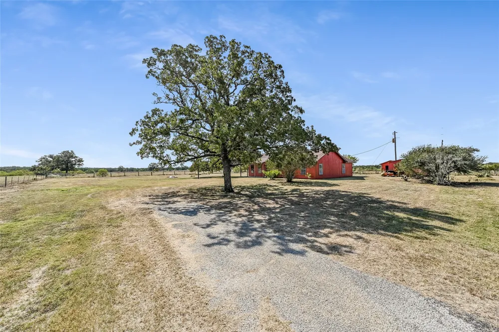 5637 Jeddo Road Waelder, TX 78959