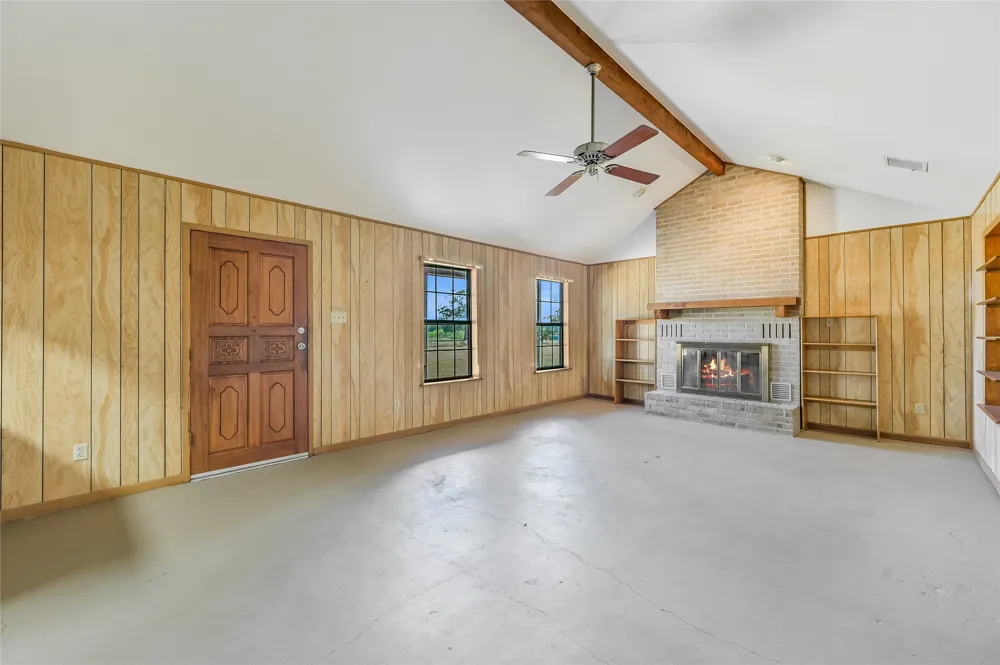 5637 Jeddo Road Waelder, TX 78959