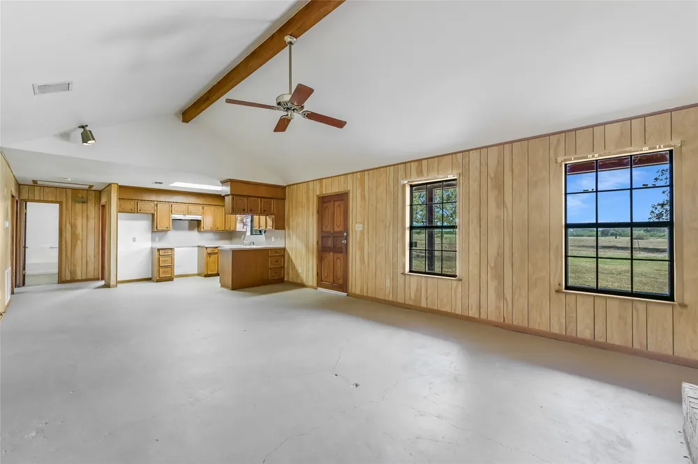 5637 Jeddo Road Waelder, TX 78959