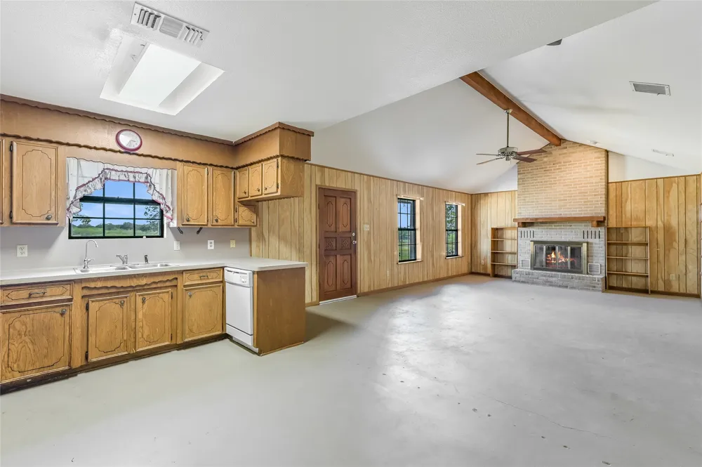 5637 Jeddo Road Waelder, TX 78959