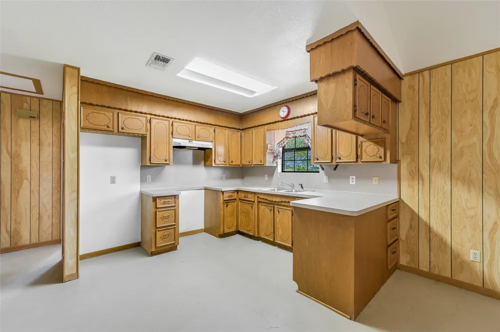 5637 Jeddo Road Waelder, TX 78959