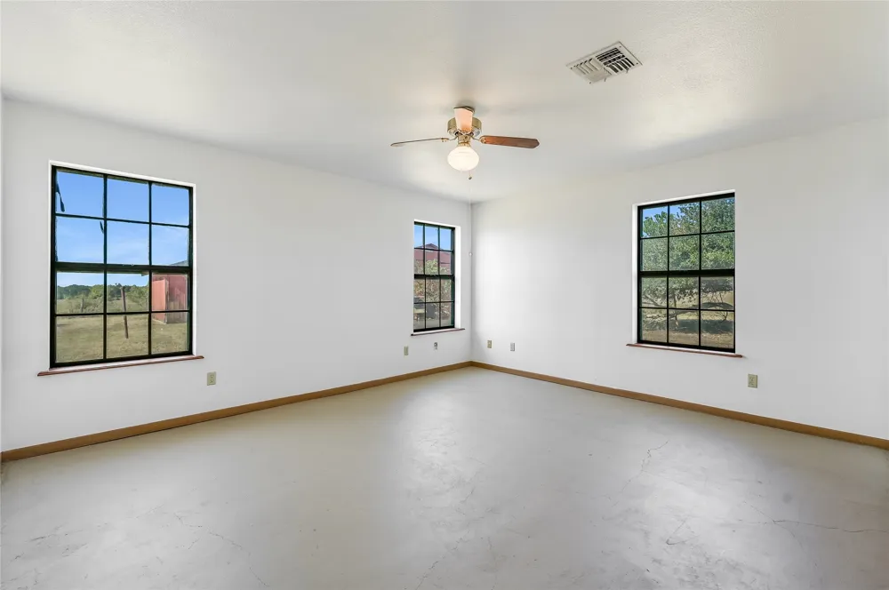 5637 Jeddo Road Waelder, TX 78959