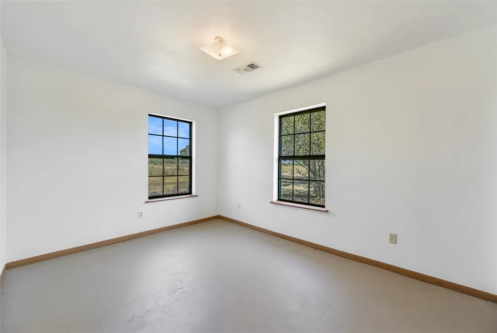 5637 Jeddo Road Waelder, TX 78959