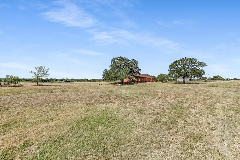 5637 Jeddo Road Waelder, TX 78959