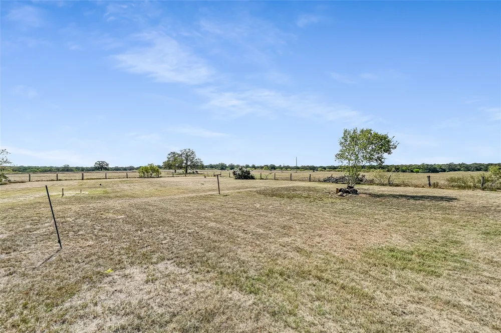 5637 Jeddo Road Waelder, TX 78959