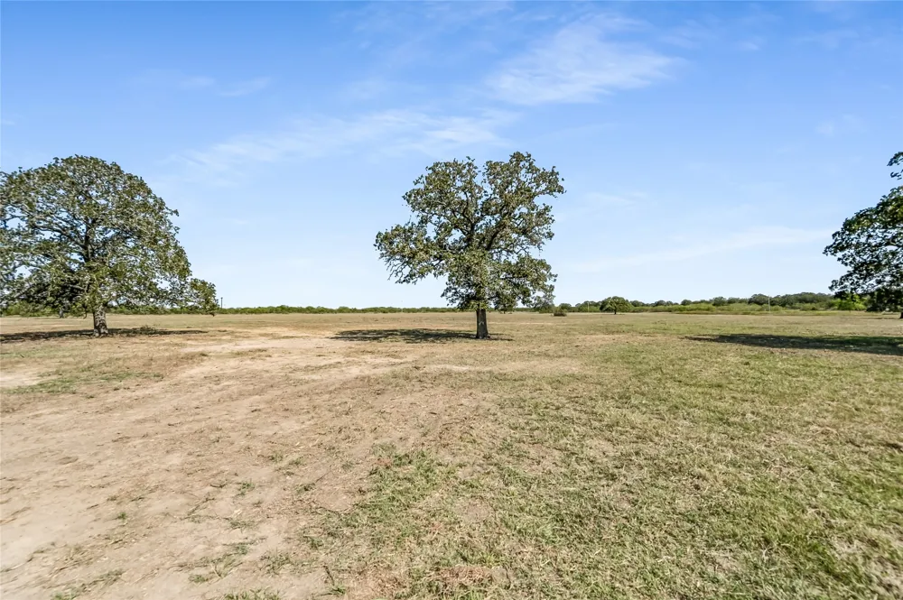 5637 Jeddo Road Waelder, TX 78959