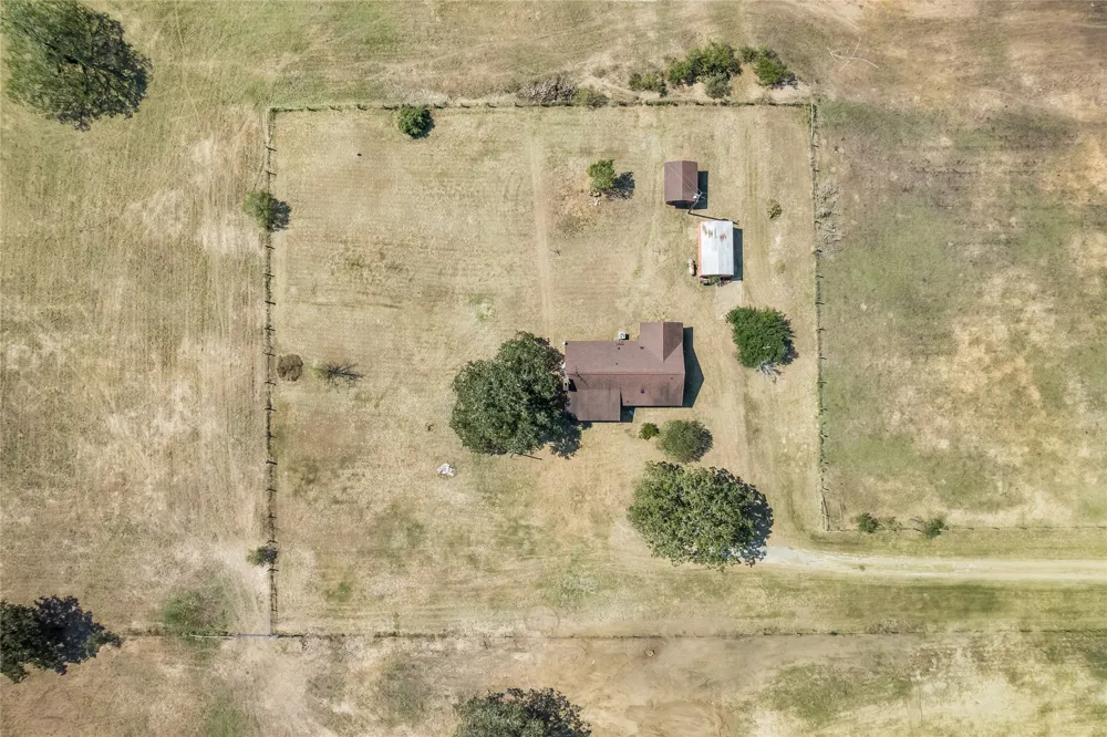5637 Jeddo Road Waelder, TX 78959