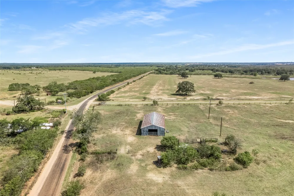 5637 Jeddo Road Waelder, TX 78959