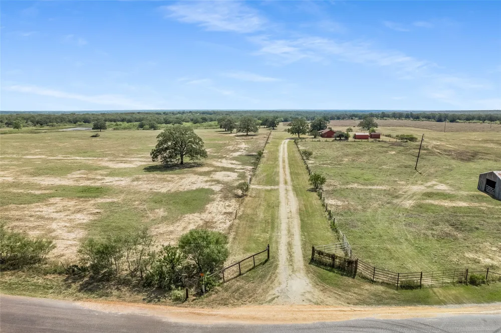 5637 Jeddo Road Waelder, TX 78959