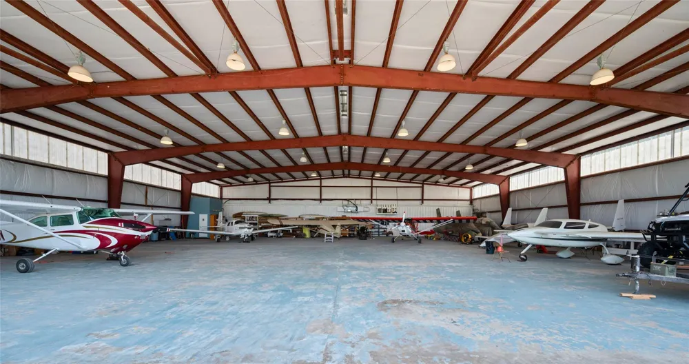 5519 W Arcola Airport Arcola, TX 77583