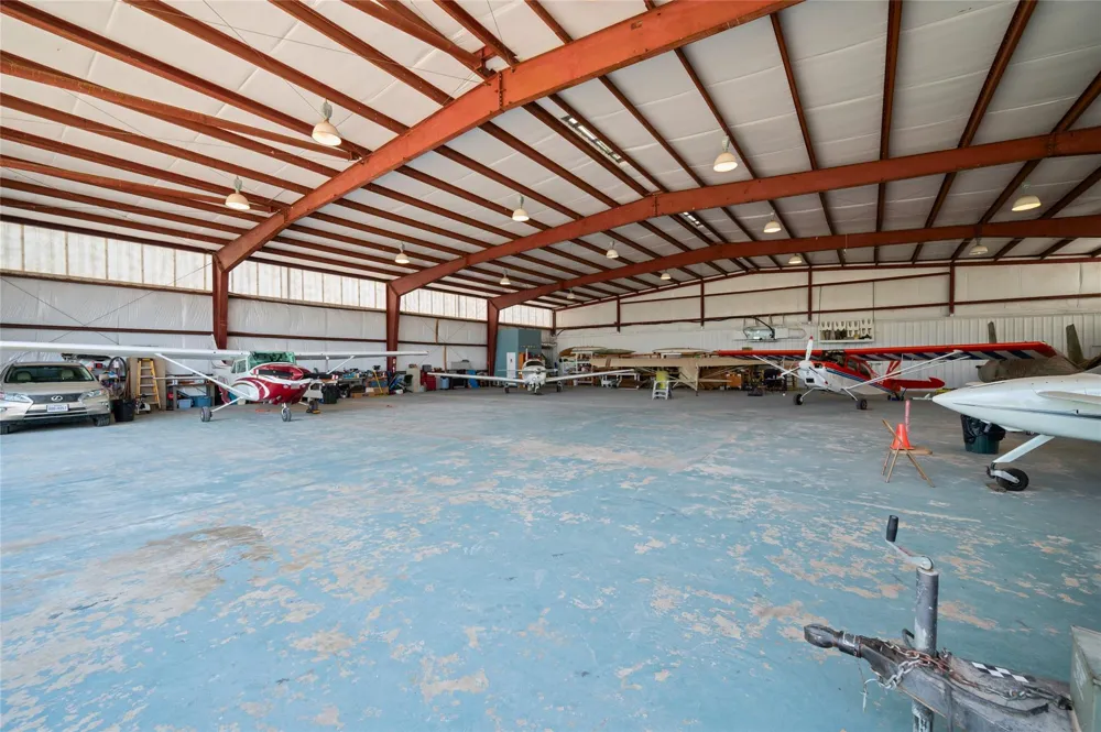 5519 W Arcola Airport Arcola, TX 77583