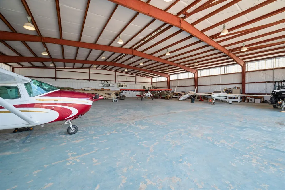 5519 W Arcola Airport Arcola, TX 77583