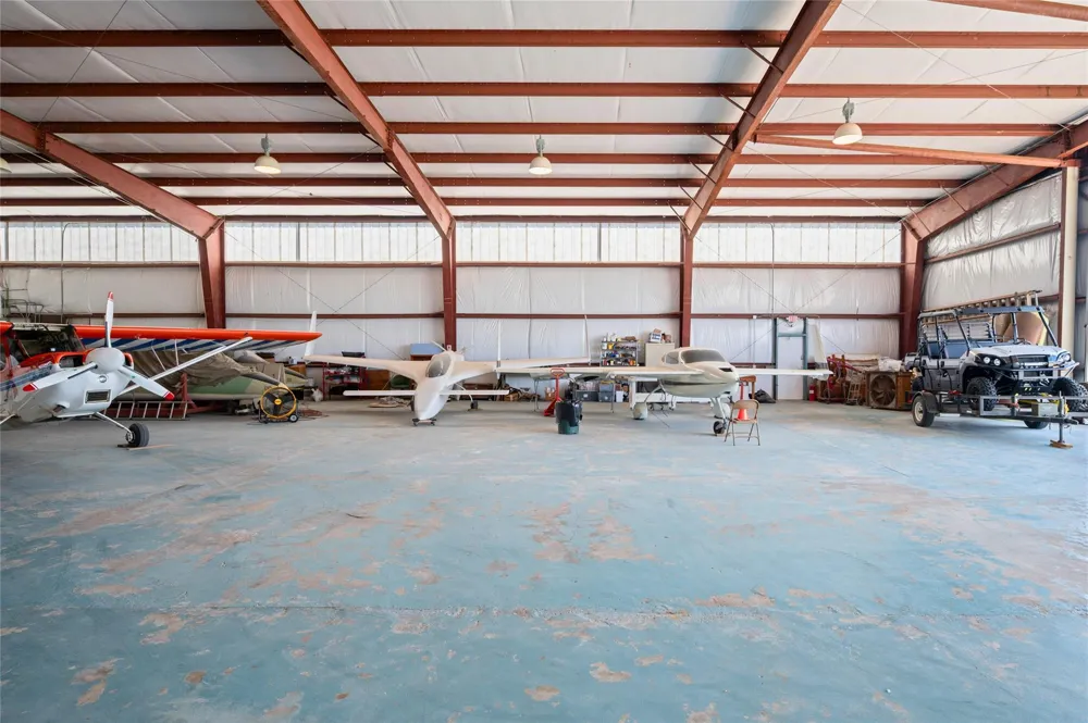 5519 W Arcola Airport Arcola, TX 77583