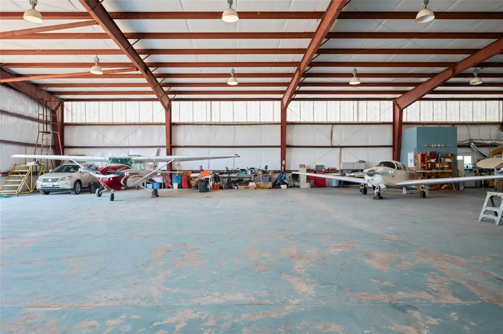 5519 W Arcola Airport Arcola, TX 77583
