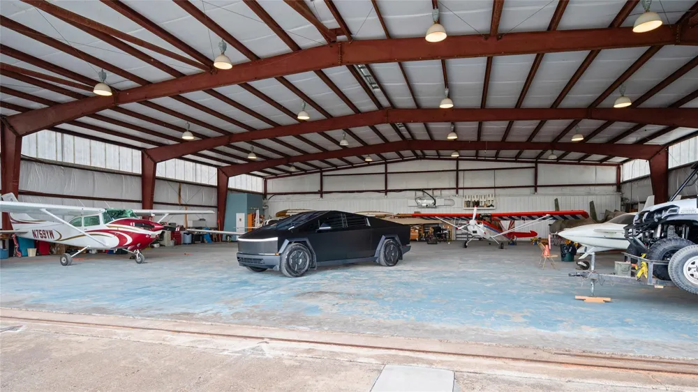 5519 W Arcola Airport Arcola, TX 77583