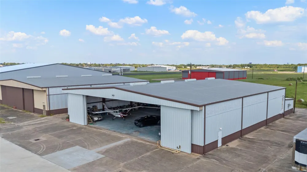5519 W Arcola Airport Arcola, TX 77583