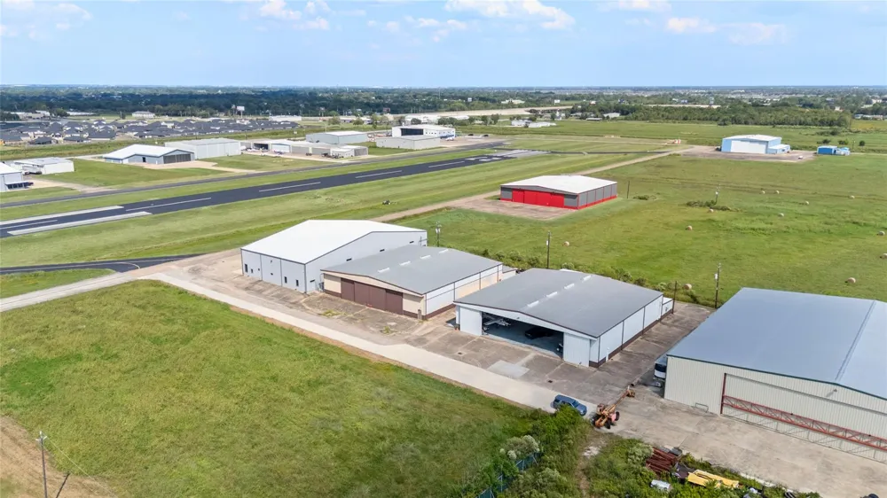 5519 W Arcola Airport Arcola, TX 77583