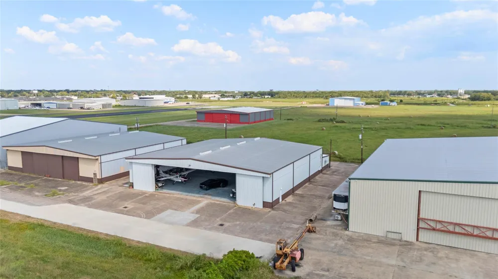 5519 W Arcola Airport Arcola, TX 77583