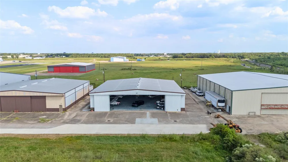 5519 W Arcola Airport Arcola, TX 77583