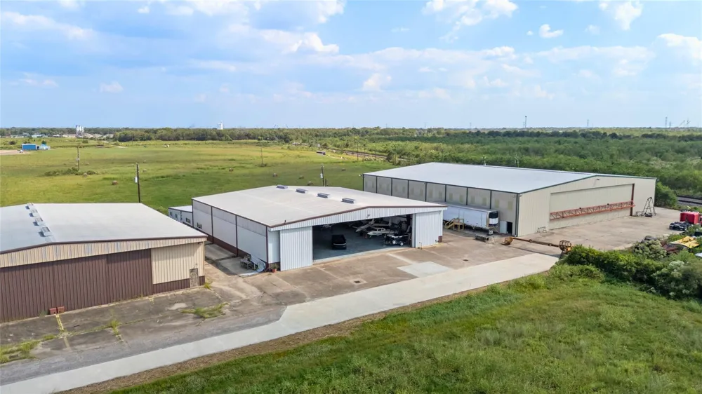 5519 W Arcola Airport Arcola, TX 77583