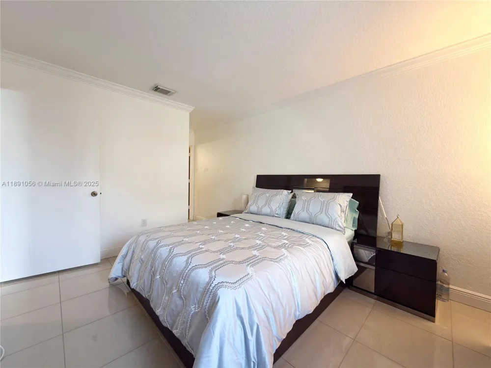 1195 NW 124th Ave #2202 Miami, FL 33182