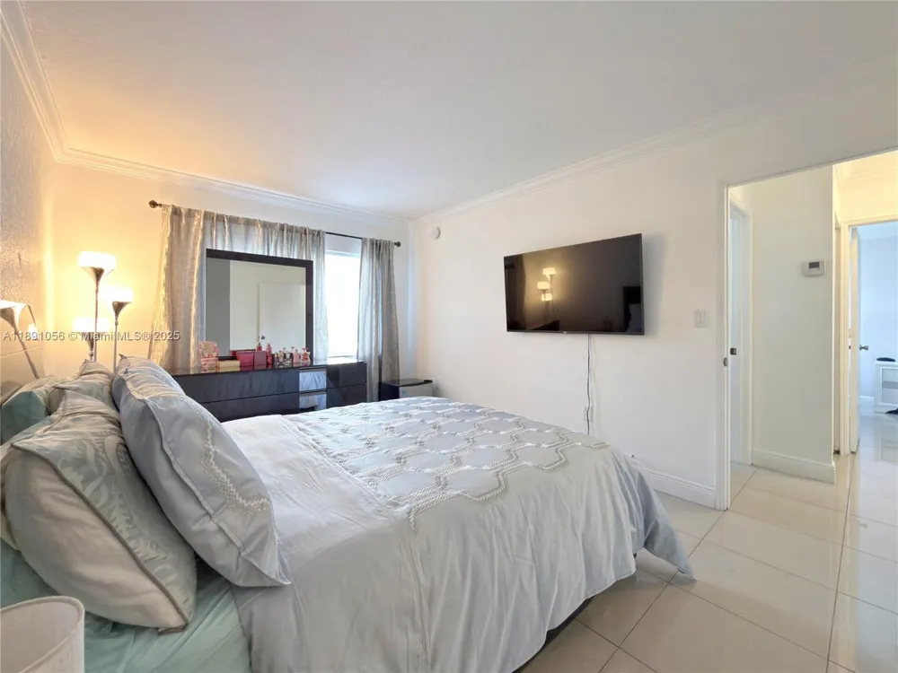 1195 NW 124th Ave #2202 Miami, FL 33182