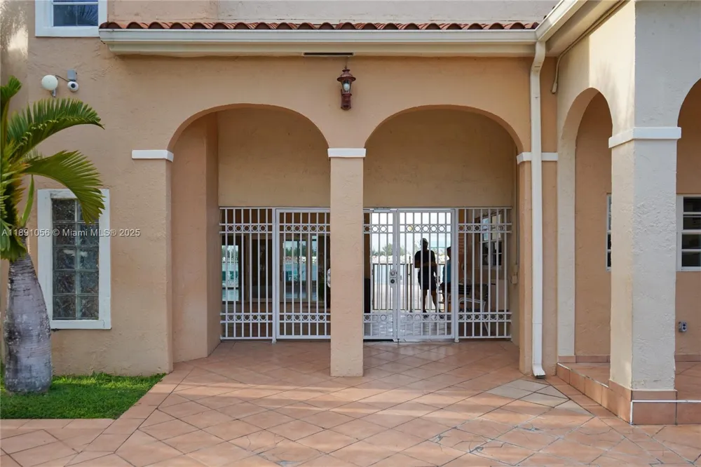 1195 NW 124th Ave #2202 Miami, FL 33182