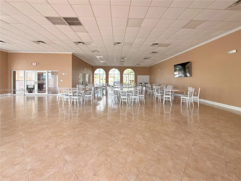 1195 NW 124th Ave #2202 Miami, FL 33182
