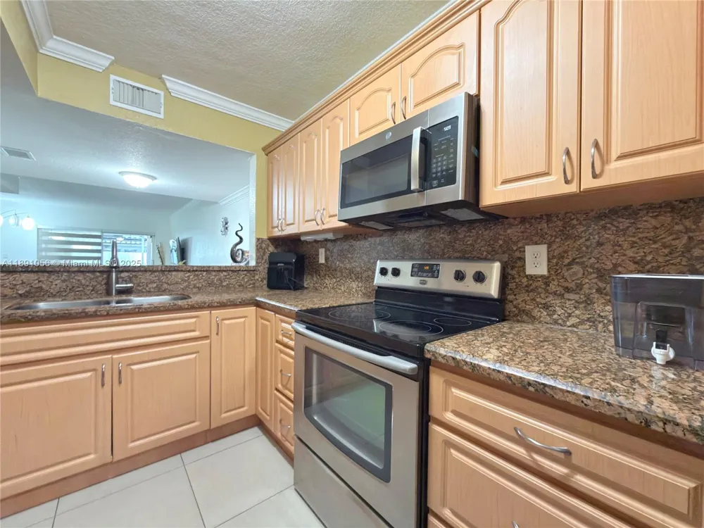 1195 NW 124th Ave #2202 Miami, FL 33182