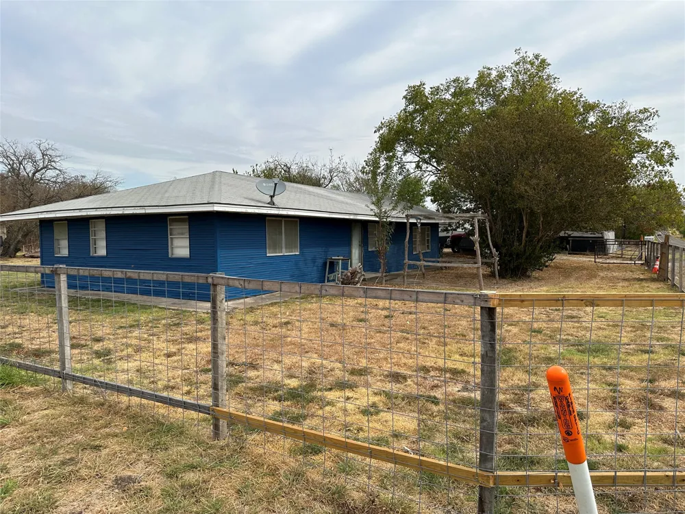 5273 Fm 73 Road Prairie Hill, TX 76678