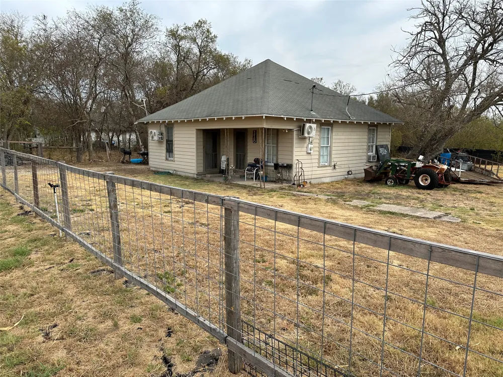 5273 Fm 73 Road Prairie Hill, TX 76678