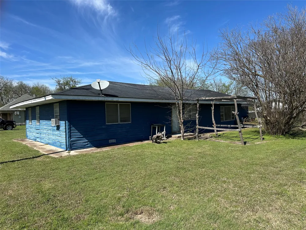 5273 Fm 73 Road Prairie Hill, TX 76678