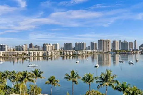 17301 Biscayne Blvd #708