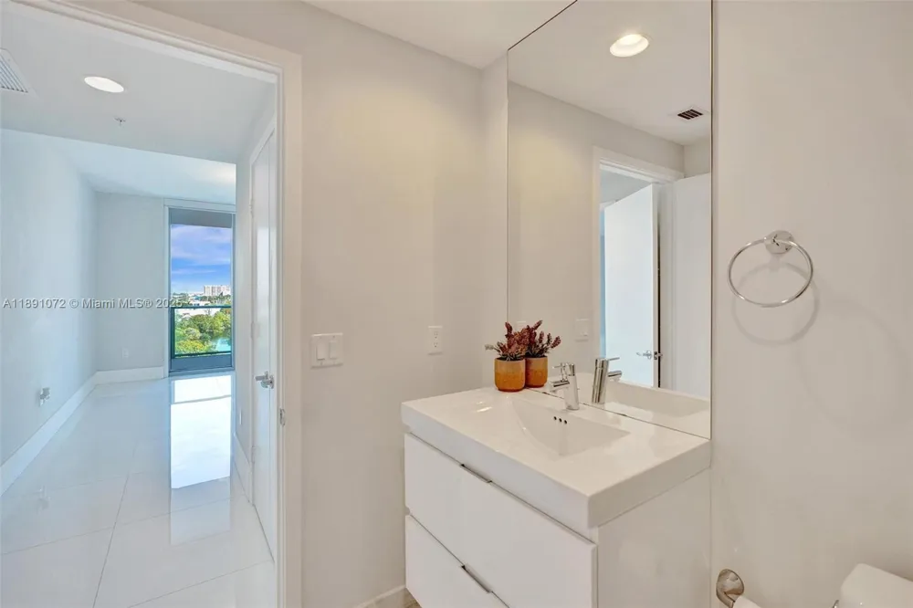 17301 Biscayne Blvd #708 North Miami Beach, FL 33160