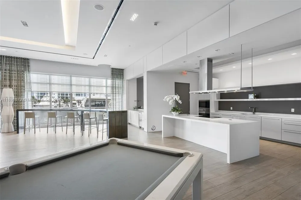 17301 Biscayne Blvd #708 North Miami Beach, FL 33160