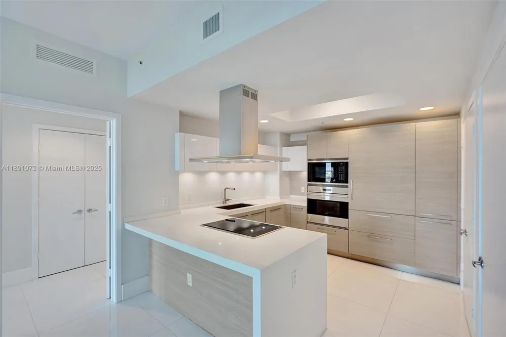 17301 Biscayne Blvd #708 North Miami Beach, FL 33160