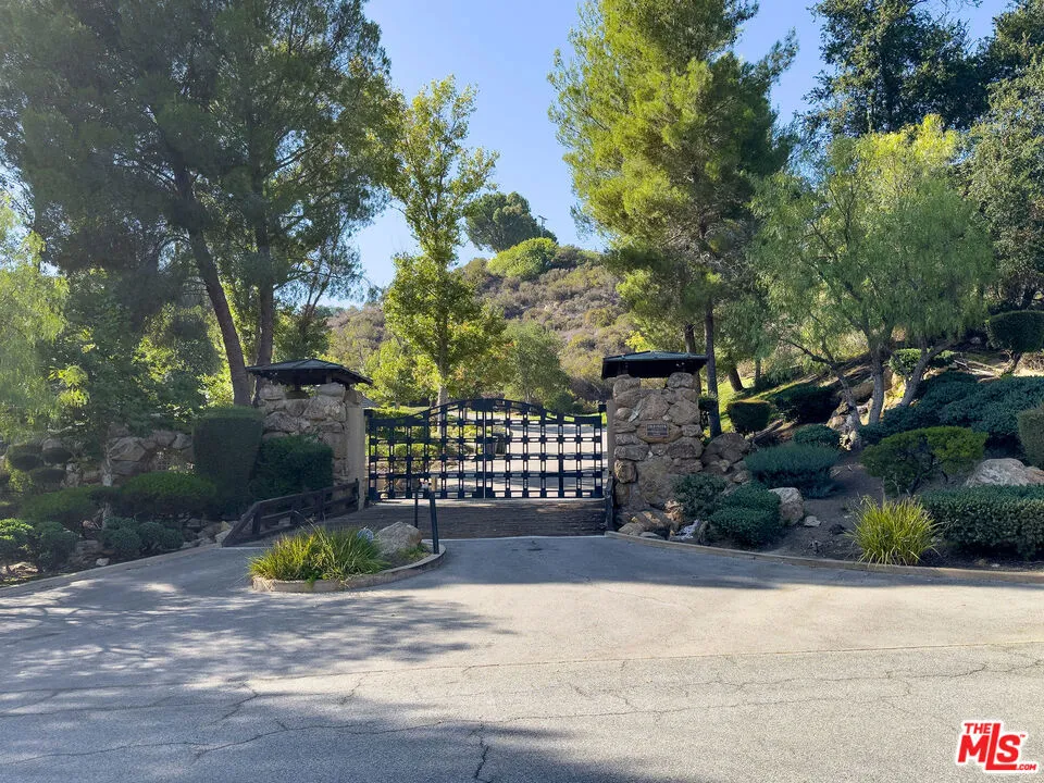 24600 Thousand Peaks Rd Calabasas, CA 91302