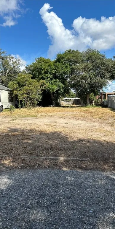 1005 E 5th St.